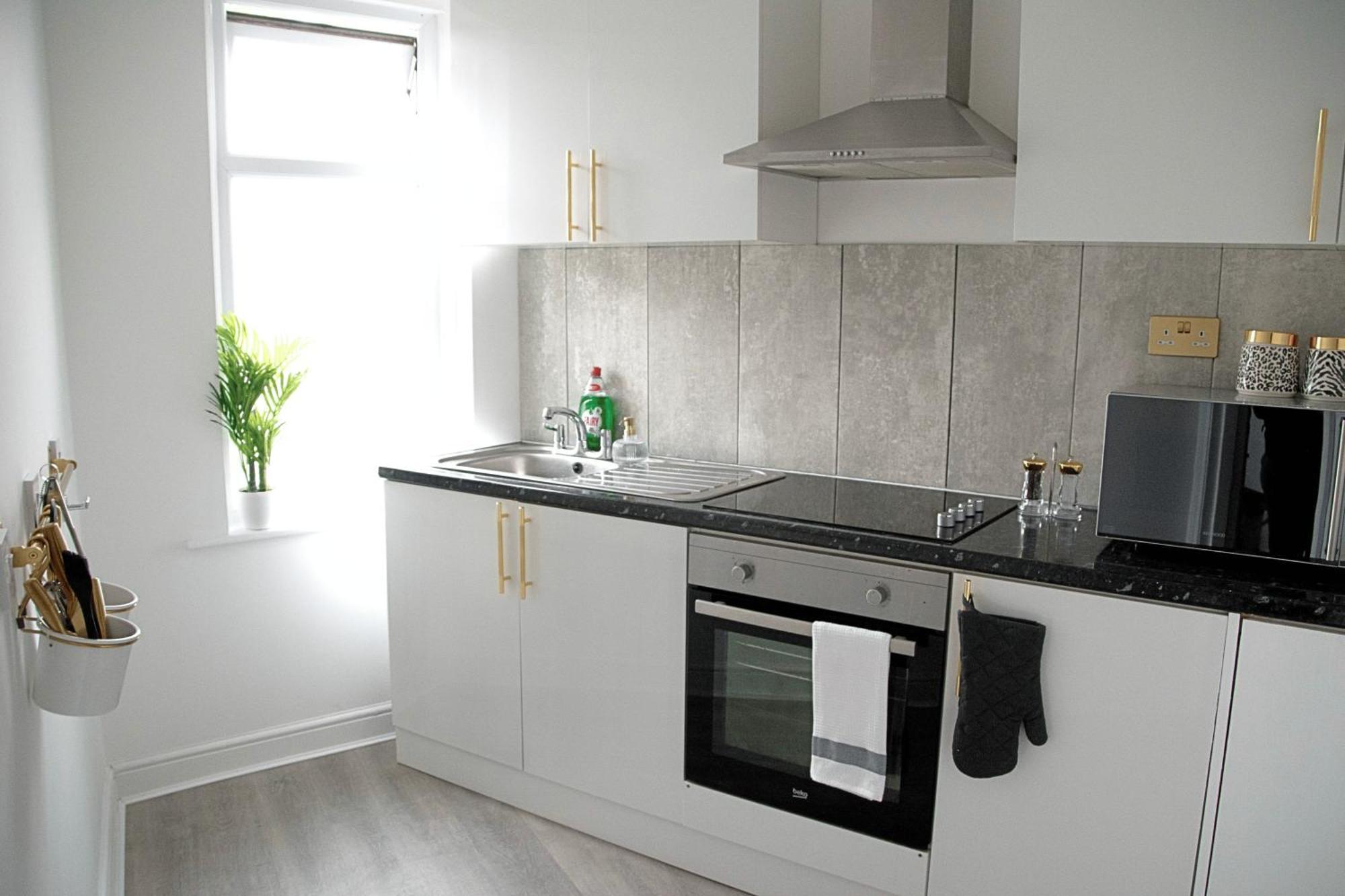 Modern Town Centre Flat - Free Shared Parking, King Size Bed, 5 Minutes Walk To Beach Bournemouth Exterior photo